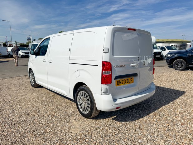Vauxhall Vivaro SWB L1H1 Low Roof 2700 Pro Air Con Sensors Cam EURO 6 10