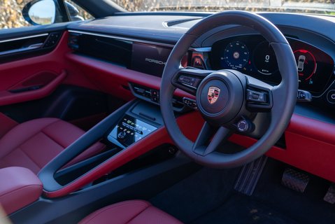 Porsche Macan 4 Electric 9