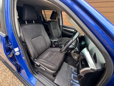 Toyota Hilux 2.4 HI-Luxury Icon D-4D 4WD Double Cab Auto 4WD 5dr 21