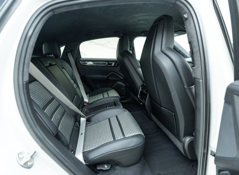 Porsche Cayenne GTS 12