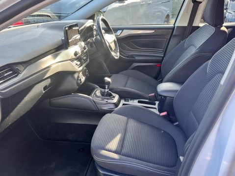Ford Focus 1.0T EcoBoost Titanium Euro 6 (s/s) 5dr 29