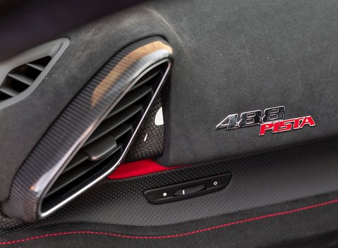 Ferrari 488 Pista 18