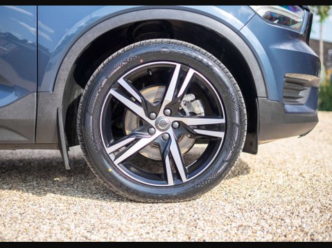 Volvo XC40 2.0 XC40 R-Design B4 MHEV AWD Auto 4WD 5dr 21