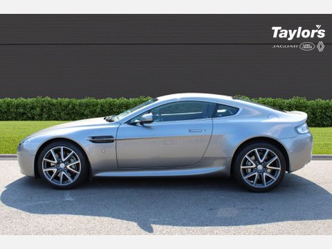 Aston Martin Vantage V8 5