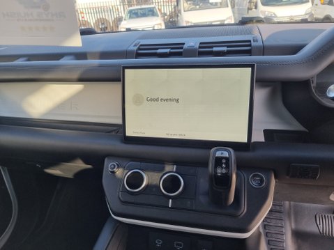 Land Rover Defender X-DYNAMIC HSE MHEV 10