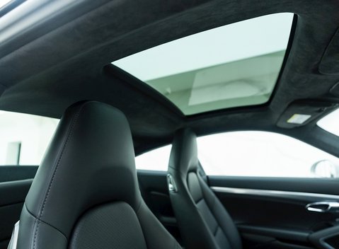 Porsche 911 (991.2) Carrera 4S 11