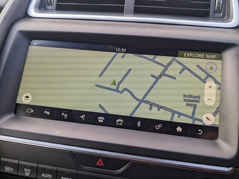 Jaguar E-Pace R-DYNAMIC HSE 28