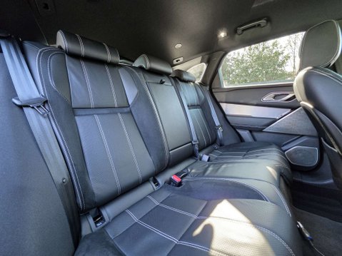 Land Rover Range Rover Velar 3.0 Range Rover Velar R-Dynamic SE D MHEV Auto 4WD 5dr 19