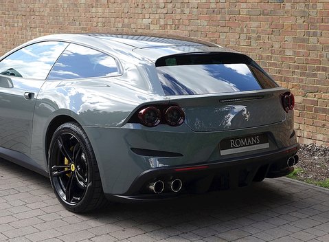 Ferrari GTC4 Lusso 11