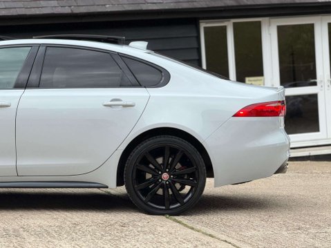Jaguar XF 3.0d V6 S Saloon 4dr Diesel Auto Euro 6 (s/s) (300 ps) 10