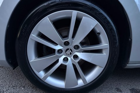 Skoda Superb SE L IV DSG PLUG IN HYBRID -ONE OWNER -FULL SERVICE HISTORY 54