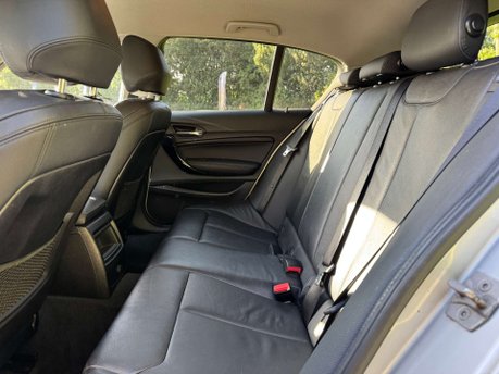 BMW 1 Series 2.0 120d Sport Auto 5dr 44