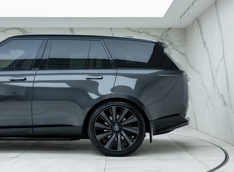 Land Rover Range Rover P530 SV 42