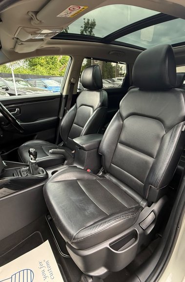 Kia Carens 3 SAT NAV ECODYNAMICS CRDI - PAN ROOF -7 SEATS -LEATHER - CAMERA -NEW MOT 