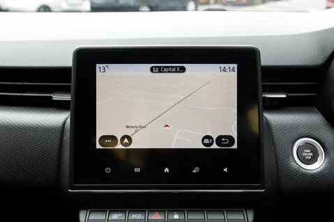 Renault Clio ICONIC TCE 23