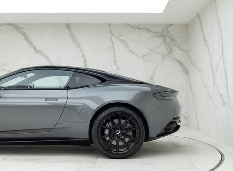 Aston Martin DB11 V8 Shadow Edition 23