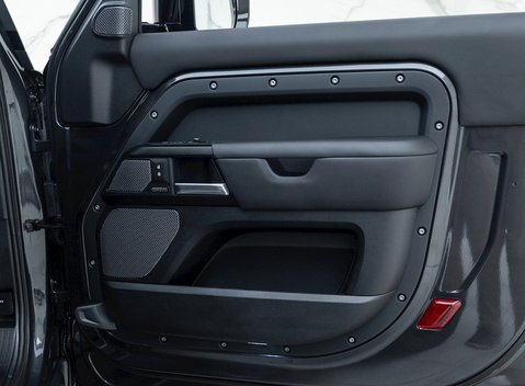 Land Rover Defender 90 V8 Carpathian Edition URBAN 19