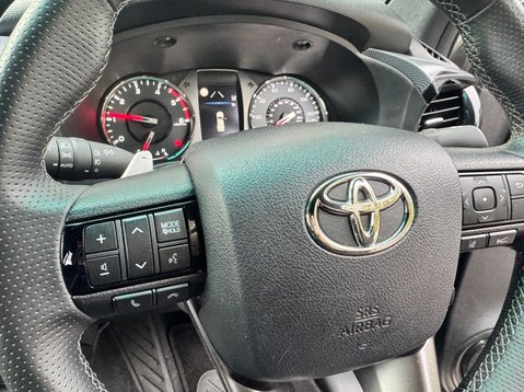 Toyota Hilux GR SPORT 4WD D-4D DCB 37