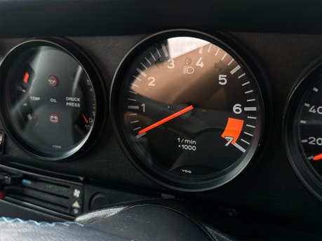 Porsche 911 CARRERA 3.2 CONVERTIBLE 67