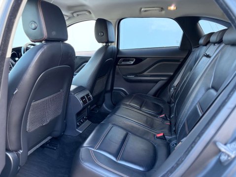 Jaguar F-Pace 2.0 F-PACE Prestige AWD D Auto 4WD 5dr 77