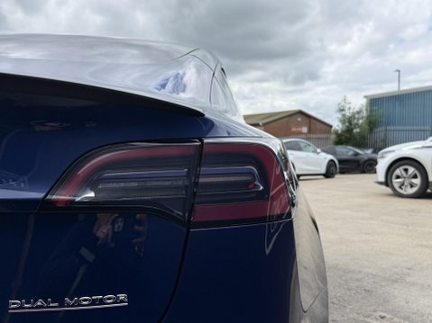 Tesla Model 3 (Dual Motor) Performance Saloon 4dr Electric Auto 4WDE (Performance Upgrade 19