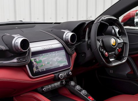 Ferrari GTC4 Lusso T 17