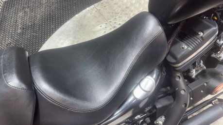 Harley-Davidson Sportster 883 XL883N IRON 2015 20K NEW MOT SERVICED CRUISER BIKE 23