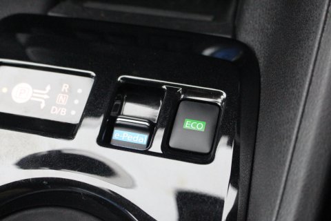 Nissan LEAF 5dr 160kW e+ N-Connecta 59kWh Automatic 19