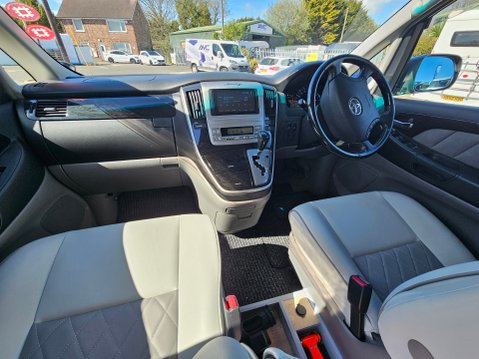 Toyota Alphard Camper 3