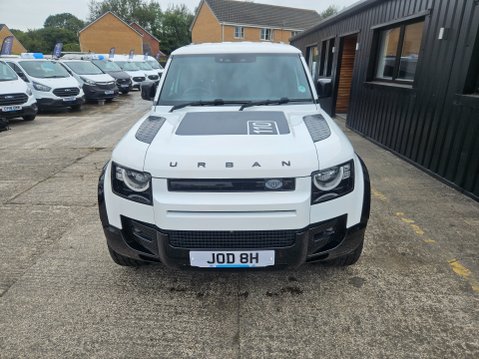 Land Rover Defender S MHEV 2