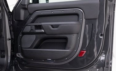 Land Rover Defender 90 V8 Carpathian Edition 17