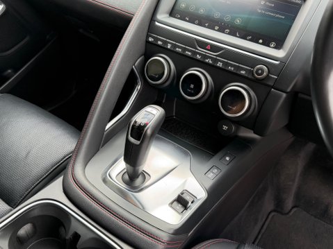 Jaguar E-Pace CHEQUERED FLAG 22