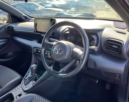 Toyota Yaris 1.5 Yaris Dynamic HEV CVT 5dr 18