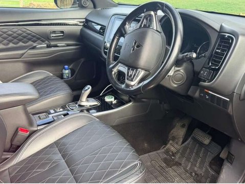 Mitsubishi Outlander 2.4 Outlander Exceed PHEV CVT 4WD 5dr 5