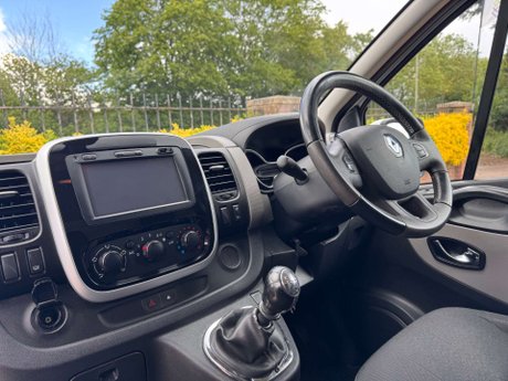 Renault Trafic 1.6 Trafic SL27 Sport Nav dCi 17
