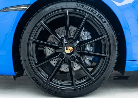 Porsche 911 Carrera (992) 