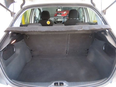 Peugeot 208 PURETECH ALLURE PREMIUM 9