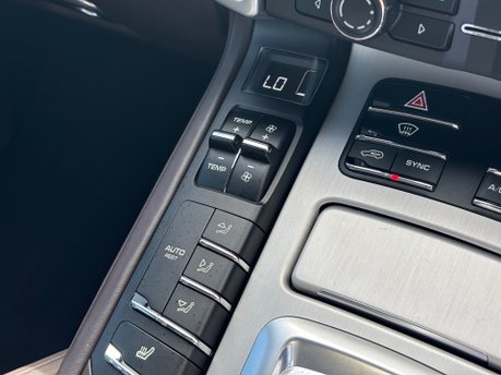 Porsche Cayenne 3.0 V6 E-Hybrid S 5dr Petrol Plug-in Hybrid TiptronicS 4WD Euro 6 (416ps) 35
