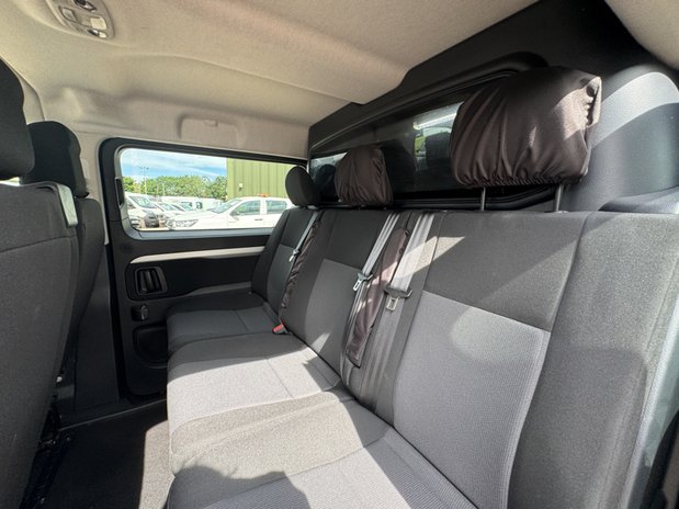 Vauxhall Vivaro Crew Cab AUTO LWB L2H1 Low Roof 3100 Elite Air Con Alloys Sensors Cam Nav E 12
