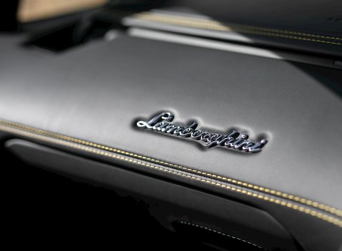 Lamborghini Aventador S LP740-4 Roadster 28