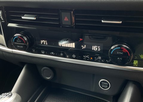 Nissan Qashqai DIG-T N-CONNECTA MHEV 22