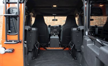 Land Rover Defender 90 Adventure Edition 30