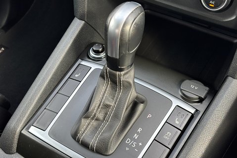 Volkswagen Amarok V6 258 Tdi DSG Aventura Black Edition 4Motion with Roller Shutter 36