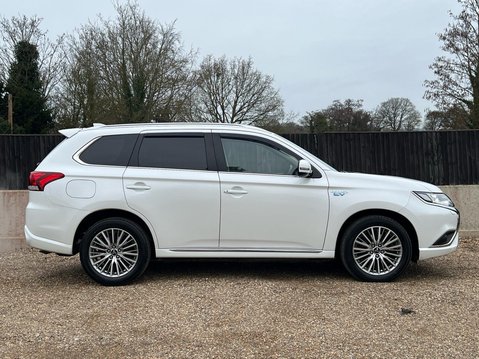 Mitsubishi Outlander PHEV DESIGN 5