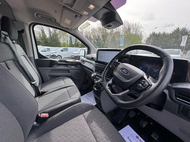 Ford Transit Custom SWB L1H1 Low Roof Limited 300 Air Con Alloys Sensors EURO 6 15