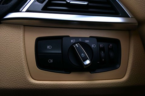 BMW 3 Series 2.0 320i Luxury Auto 4dr 44