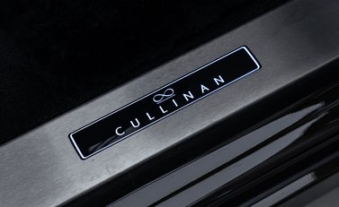 Rolls-Royce Cullinan Series II BLACK BADGE 32