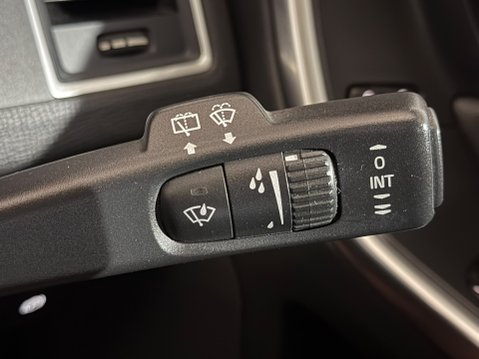Volvo XC60 D4 SE LUX NAV AWD 23