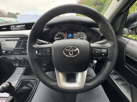 Toyota Hilux Active | 2.4 LT | Double Cab | Tow Bar | Camera | Air Con | 18