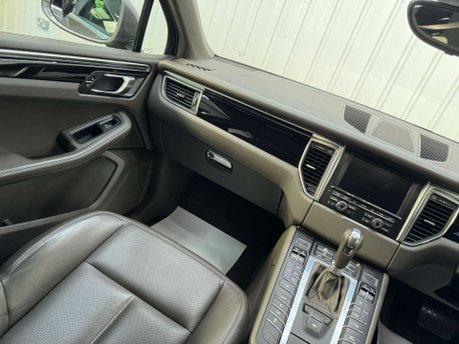 Porsche Macan 3.0 Macan S Semi-Auto 4WD 5dr 47